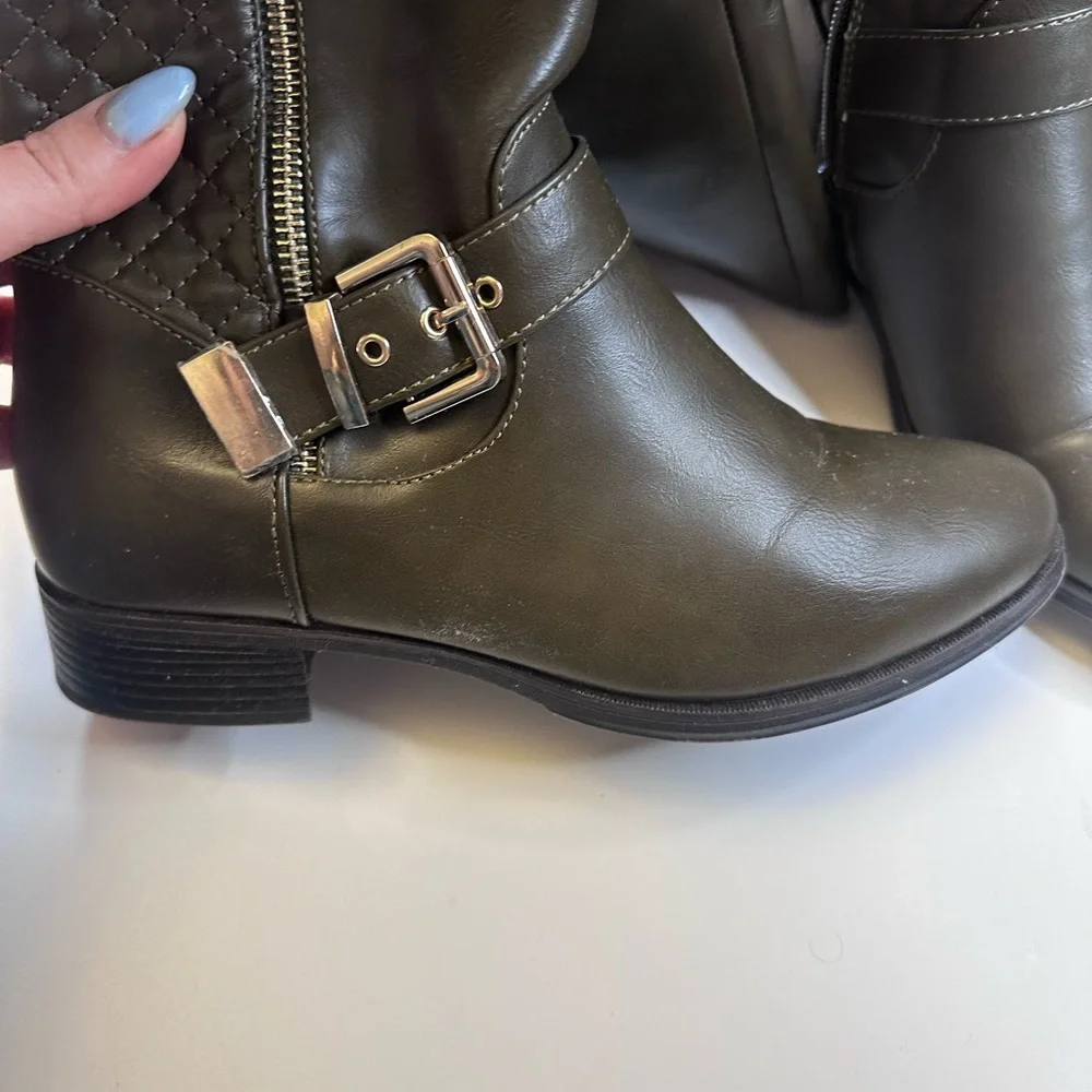 Shoe Dazzle Dark Green Faux Leather Quilted Side Zip Knee Boots Size 8,5 - Picture 6 of 6